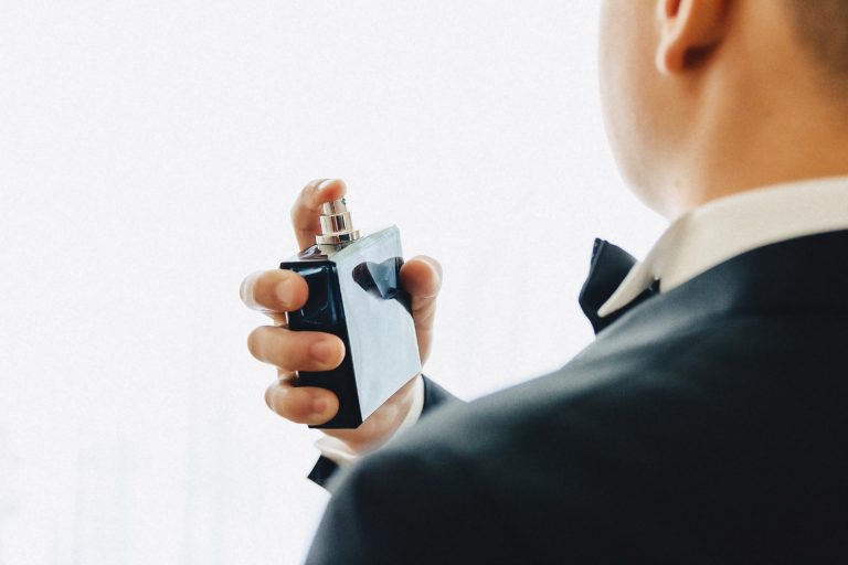 Os 10 perfumes masculinos que mais atraem as mulheres