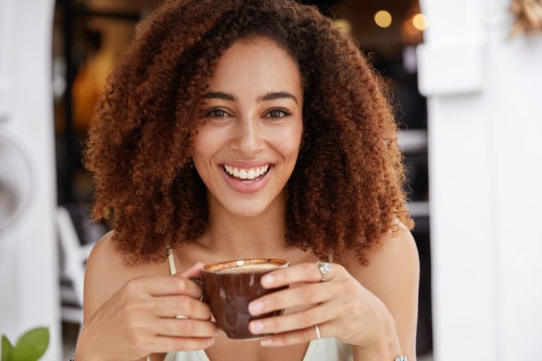 Estudo aponta que café sem açúcar pode reduzir risco de demência; entenda