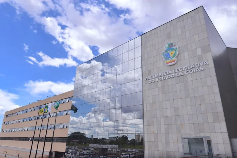 Concurso Alego anuncia 101 vagas com salários de até R$ 30 mil