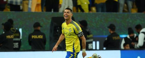 Cristiano Ronaldo, estrela do Al-Nassr, lidera o ranking mundial de salários no futebol com seu contrato bilionário na Arábia Saudita. | Foto: Reprodução/Al-Nassr.