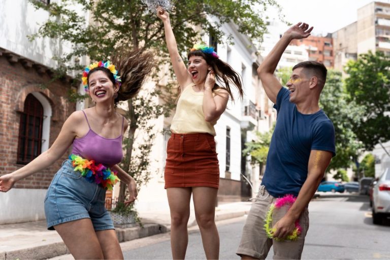 Quais alimentos dão força e quais sobrecarregam o corpo na folia de Carnaval