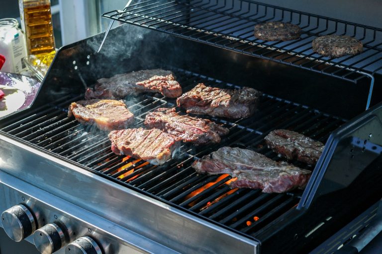 3 carnes baratas e gostosas para churrasco que vão te fazer arrepender de já ter gasto dinheiro com picanha!