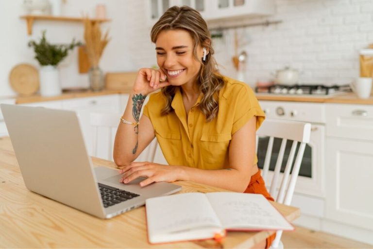 5 cursos online gratuitos com certificado para quem está procurando emprego na área administrativa