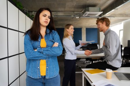 inveja no trabalho sinais claros
