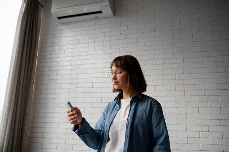 A temperatura ideal do ar condicionado para você economizar na conta de luz e deixar o ambiente resfriado