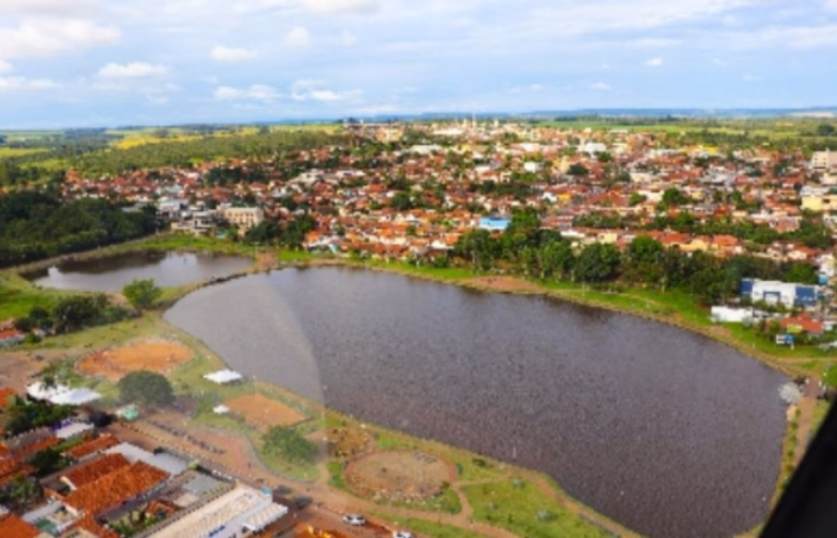 Cidade goiana de 129 anos é considerada a terceira maior bacia leiteira do Estado e ganhou destaque pela criação de avestruzes