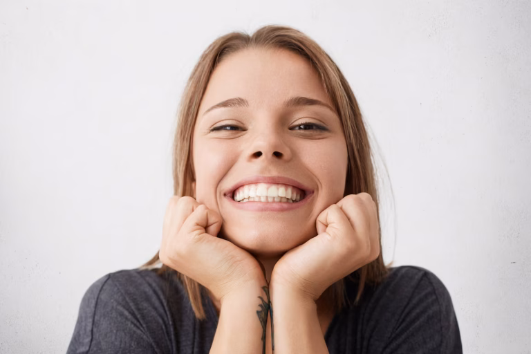 5 tratamentos para clarear os dentes que você pode fazer em casa mesmo