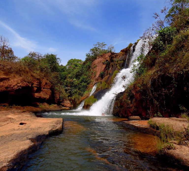 5 cachoeiras perto de Goiânia para você relaxar no feriado