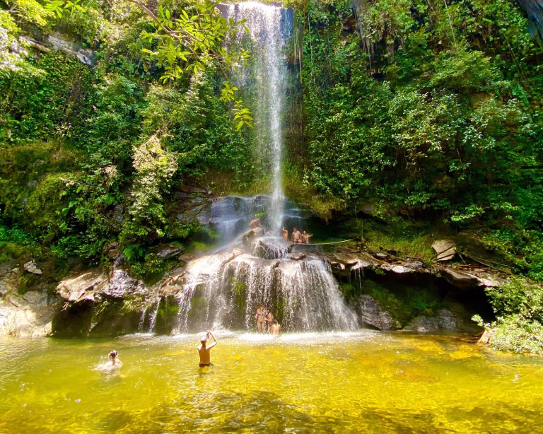 Cachoeira incrível pertinho de Goiânia é perfeita para um bate e volta refrescante