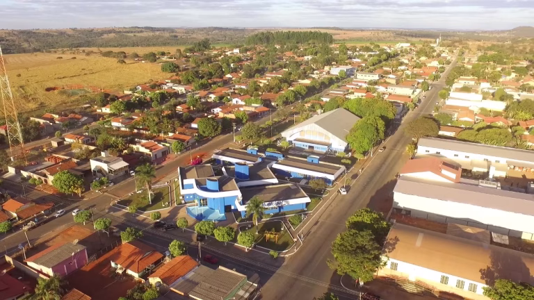 A cidade goiana com IDH de 0,706 que nasceu de um campo de futebol e cresceu com a força da Serra Paraíso