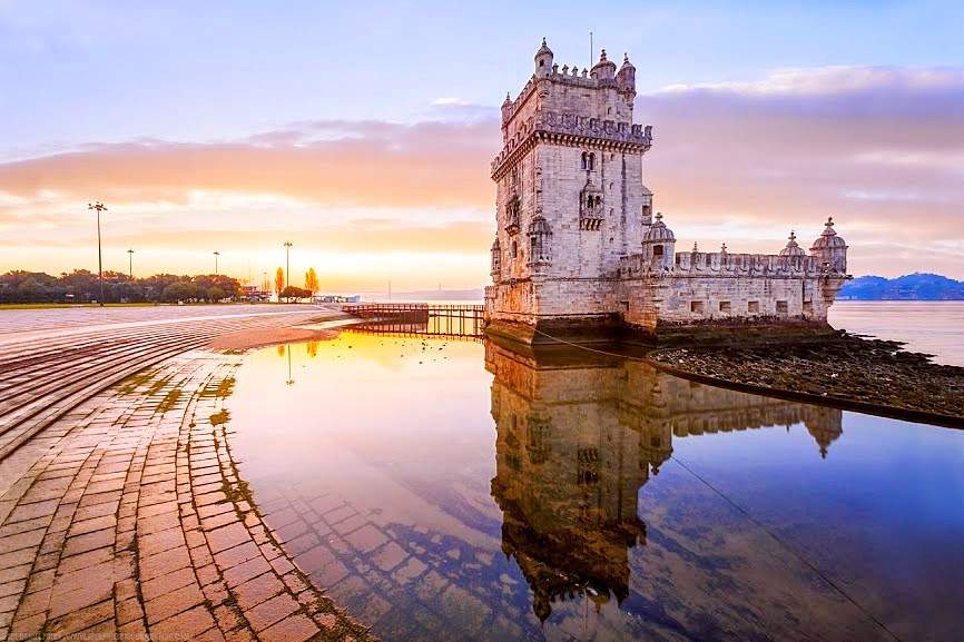 Vista panorâmica da Torre de Belém, um dos ícones históricos de Lisboa
