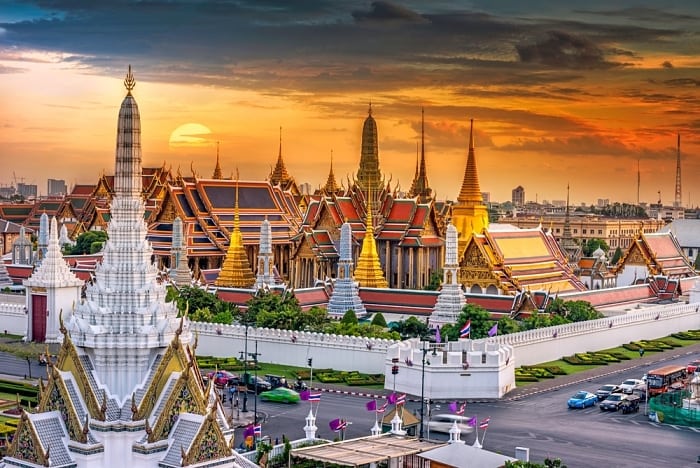 A espiritualidade dos templos de Bangkok combina com a natureza calorosa e acolhedora do turista goiano.