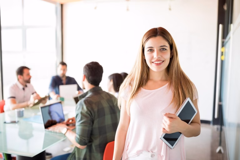 Vaga de Trainee Eneva 2025 oferece salário de R$ 7 mil