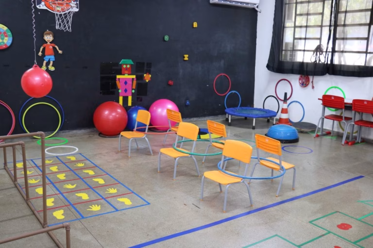 Goiânia amplia suporte pedagógico a estudantes com autismo na rede municipal