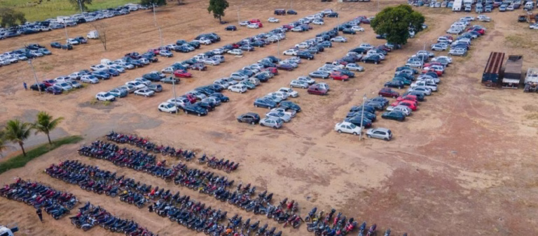 Detran-GO faz leilão de 700 veículos em Goiânia