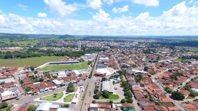 Cidade em Goiás a 35 km de Goiânia se chamava “Goiabeira”, ganhou nome de ave e tem 139 anos de fundação