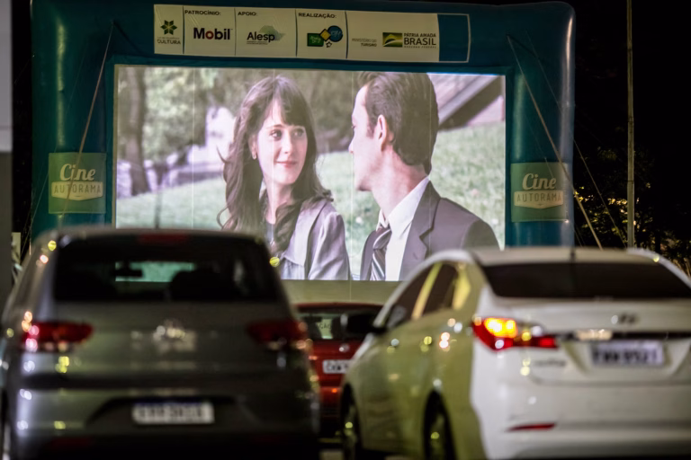 Goiânia recebe cinema drive-in com programação gratuita e sessões ao ar livre