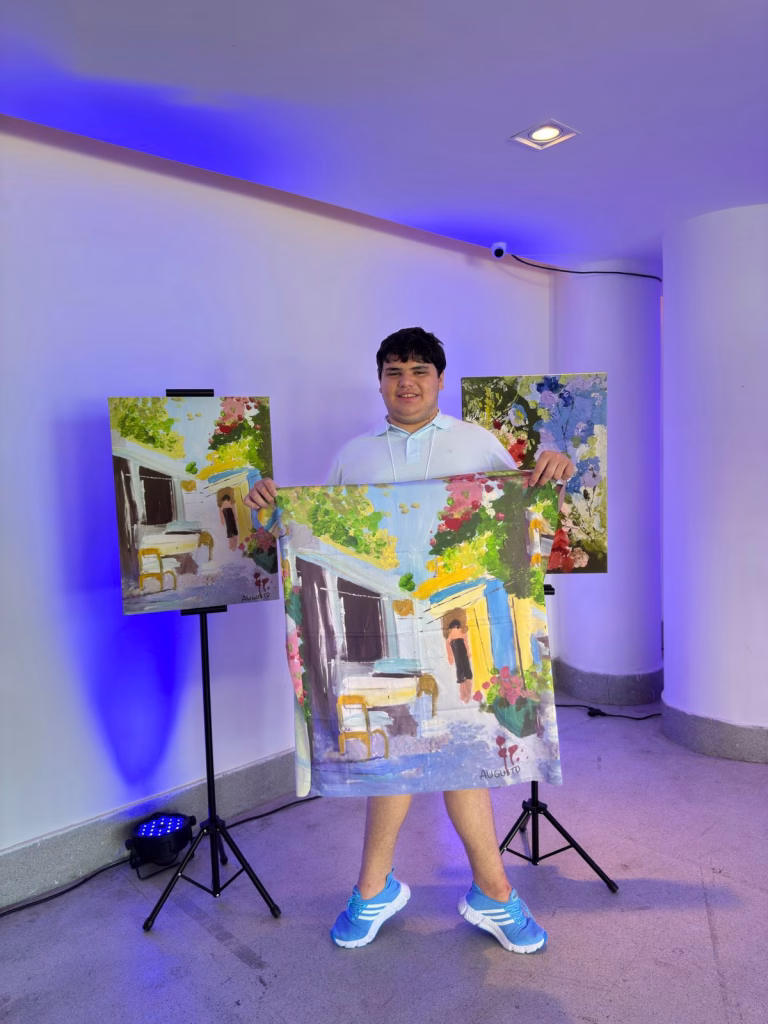 Artista neurodivergente lança coleção de lenços no Congresso Jornada do Autismo em Brasília