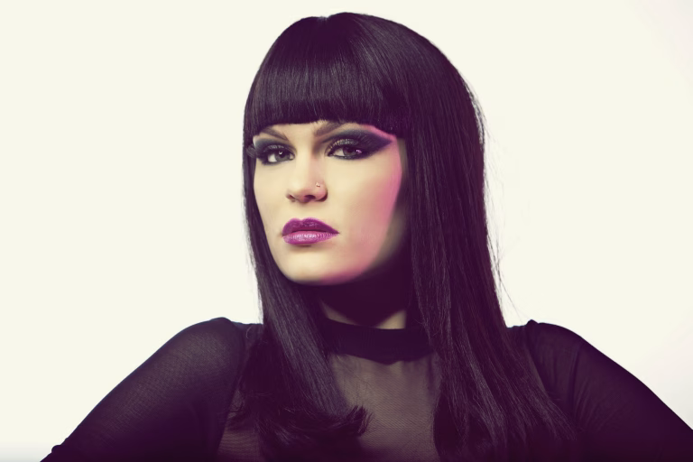 Jessie J anuncia pausa na carreira após diagnóstico de câncer