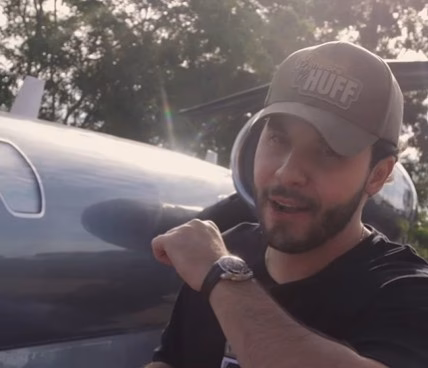 De vaca a jatinho próprio: quanto é o patrimônio de Murilo Huff
