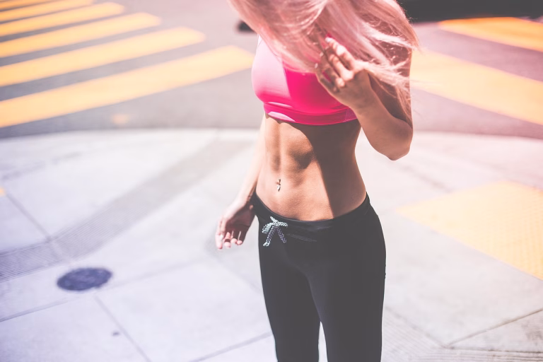 6 exercícios para tonificar o abdômen e deixá-lo durinho, segundo personal trainer