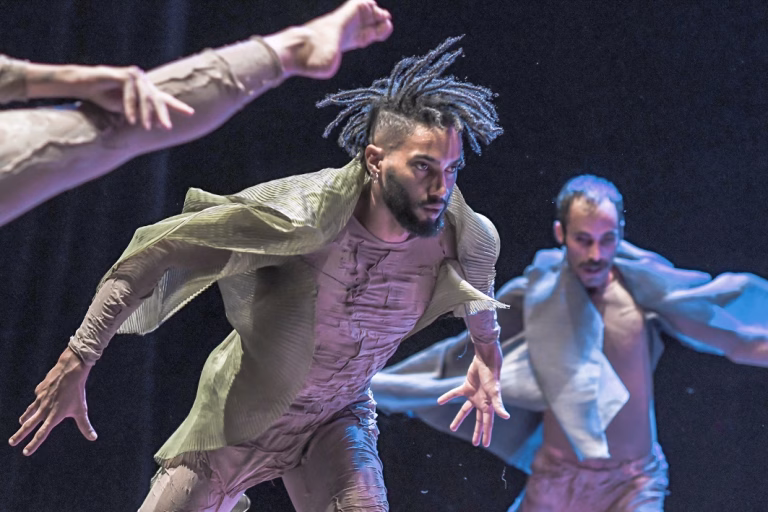 Quasar Cia de Dança volta ao Teatro Goiânia com o espetáculo “Menos da Metade”