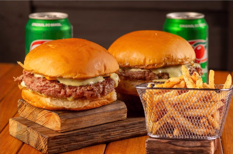 Hamburgueria em Goiânia aposta em sabor de churrasco raiz e lanches