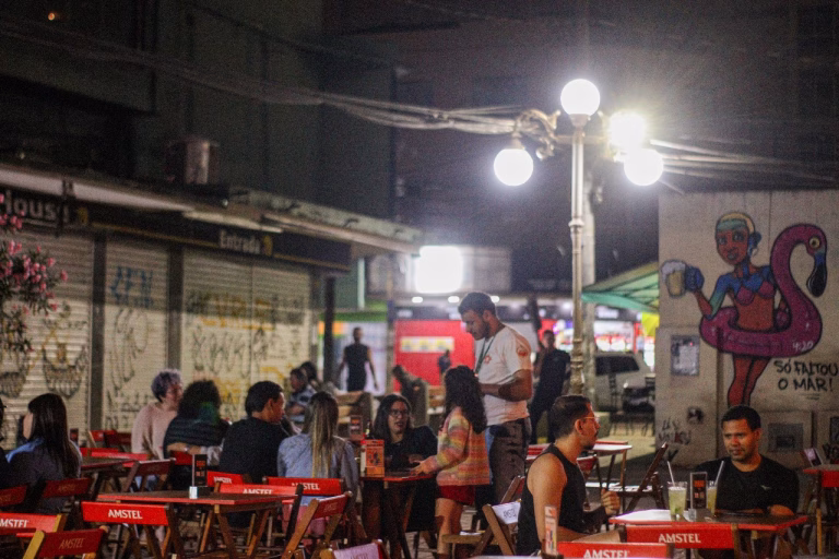 Rua do Lazer renasce em Goiânia com novos bares, feiras, arte de rua e espaços culturais