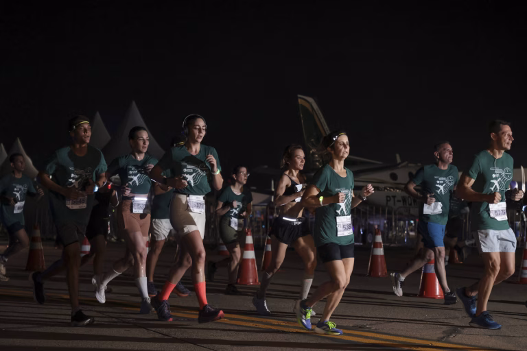 Pista de pouso do aeroporto de Goiânia recebe corrida de rua inédita