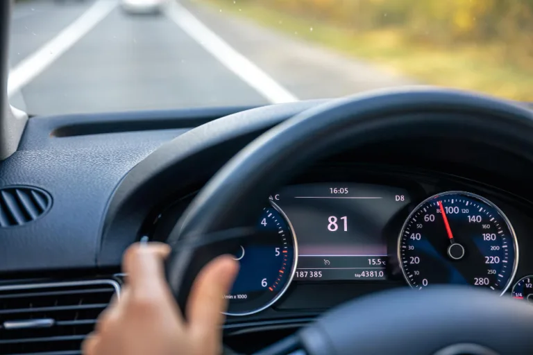 Esse hábito pode estar danificando seu carro sem você perceber
