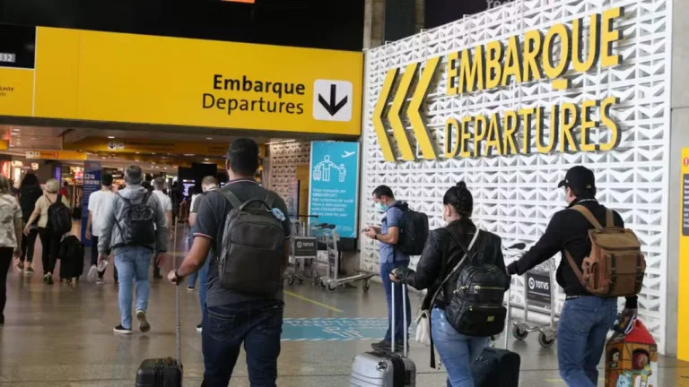 Passageiros brigões podem ser multados e impedidos de voar