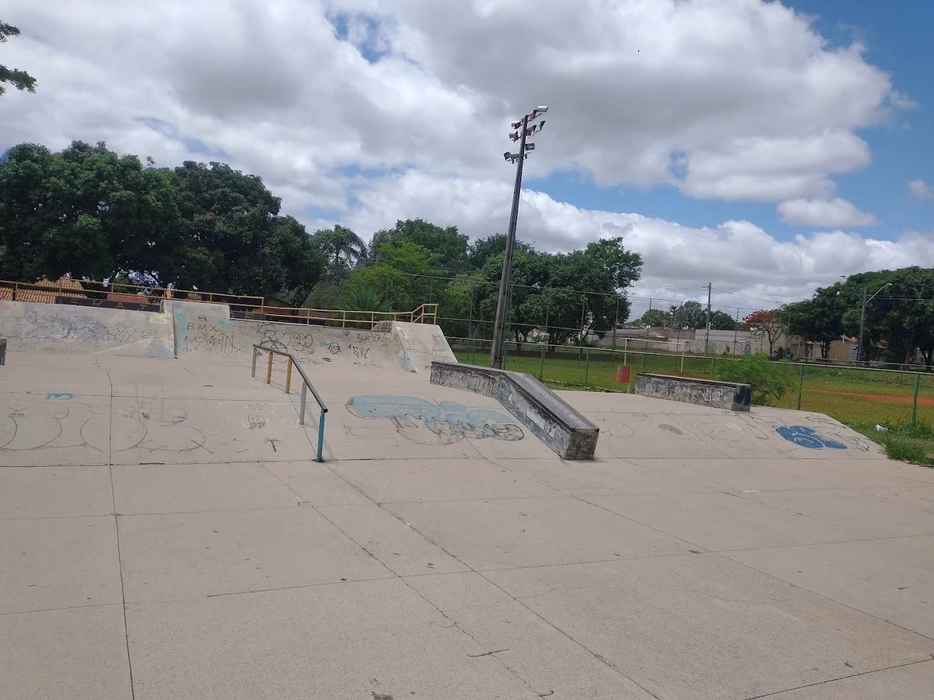 Lugares em Goiânia para as crianças se divertirem de patins