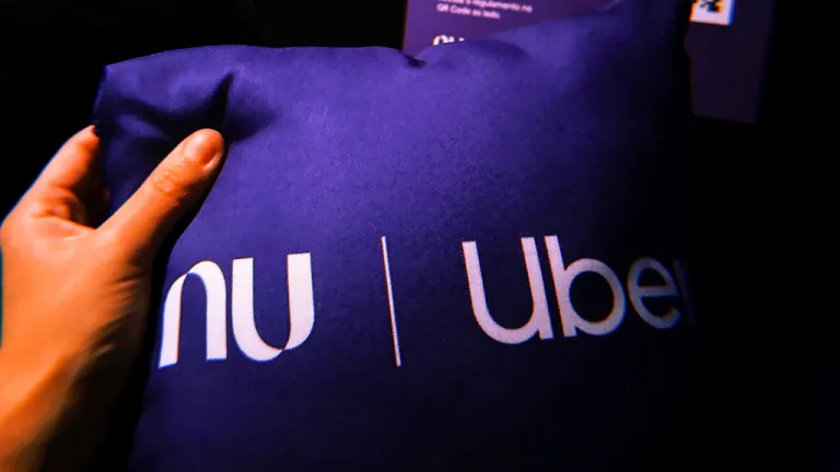 Nubank e Uber dão 50% de desconto em viagem por app; Saiba como ativar
