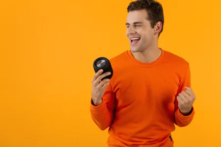 Por que o laranja é a cor tendência de 2025 – e como você pode aderir à tendência agora
