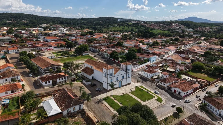 A cidade goiana que nasceu do ouro e renasceu do turismo