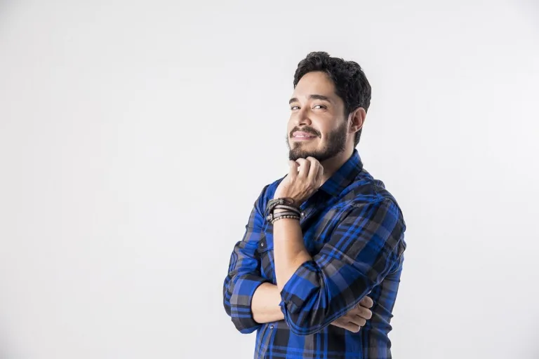 Diogo Almeida traz espetáculo em homenagem aos professores para Goiânia