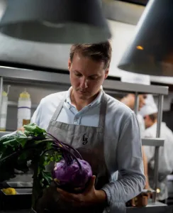 Ian Baiocchi é eleito Chef do Ano no Prêmio Curta Mais 2025