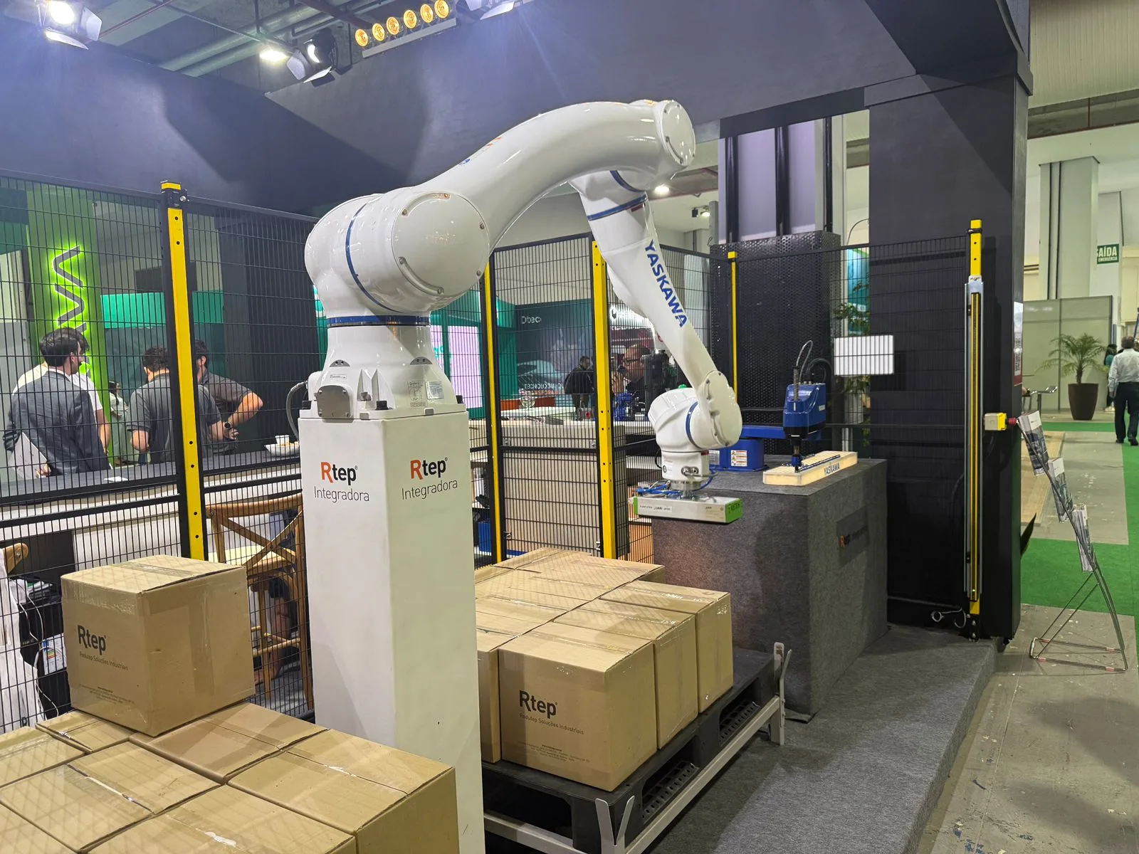 Cão-robô, reciclagem de ossos e energia limpa são algumas atrações da Expoind 2025