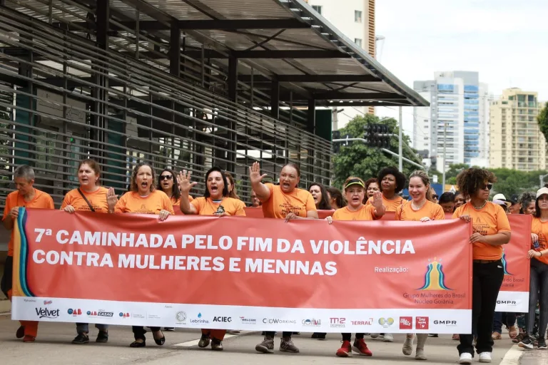Goiânia recebe caminhada pelo Fim da Violência contra Mulheres e Meninas