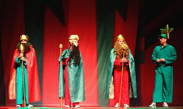 Os Melhores do Mundo transformam o Natal em sátira em Goiânia com espetáculo “Dingou Béus”