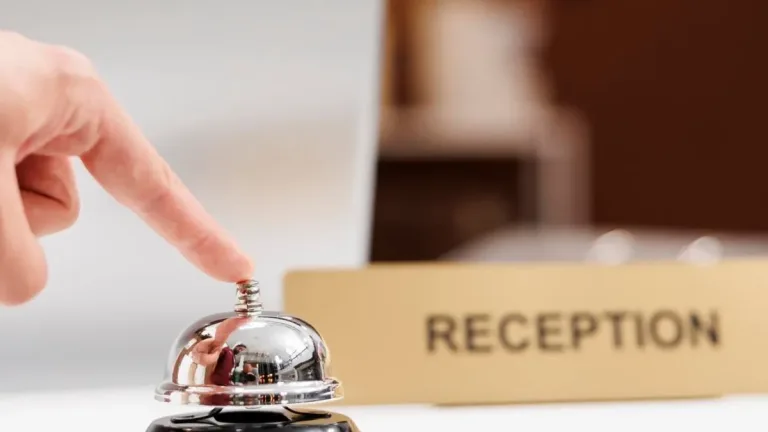 Novas regras de check-in e check-out já valem para hotéis; veja o que muda