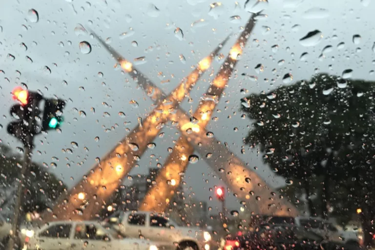 Calor extremo perde força e Goiás pode ter chuva na virada do ano