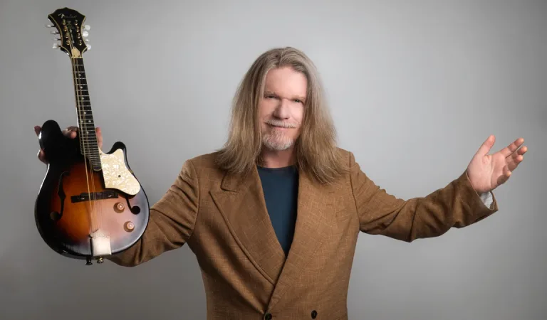 Goiânia recebe show de encerramento da turnê acústica de Humberto Gessinger