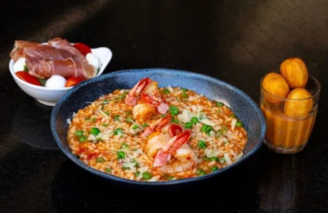 Todos os endereços participantes passam por curadoria especializada do Curta Mais, que reúne em um único circuito alguns dos melhores e mais representativos restaurantes da cidade, respeitando a diversidade de estilos, propostas e experiências. O festival valoriza a pluralidade da gastronomia goianiense, conectando alta gastronomia, casas contemporâneas, clássicos afetivos e endereços populares que fazem parte do cotidiano da cidade. Ao praticar preços fixos e mais acessíveis, o circuito amplia o acesso à boa mesa, permitindo que mais pessoas experimentem diferentes cozinhas, descubram novos lugares e vivam a gastronomia como experiência cultural — democrática, possível e sem barreiras.
