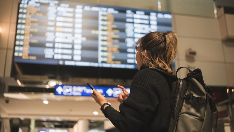 Google lança IA que encontra passagens e hotéis mais baratos com um único comando