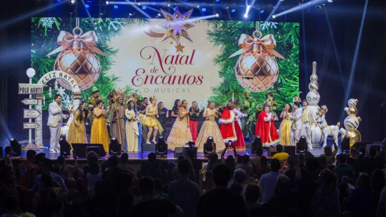 Pirenópolis entra no clima do Natal com espetáculos gratuitos na Praça Matriz