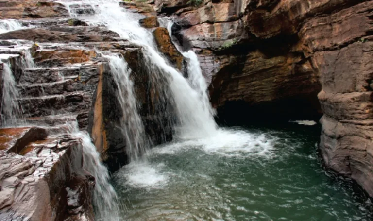 Cidade no coração do Cerrado surpreende com cachoeiras, trilhas, fé e sossego