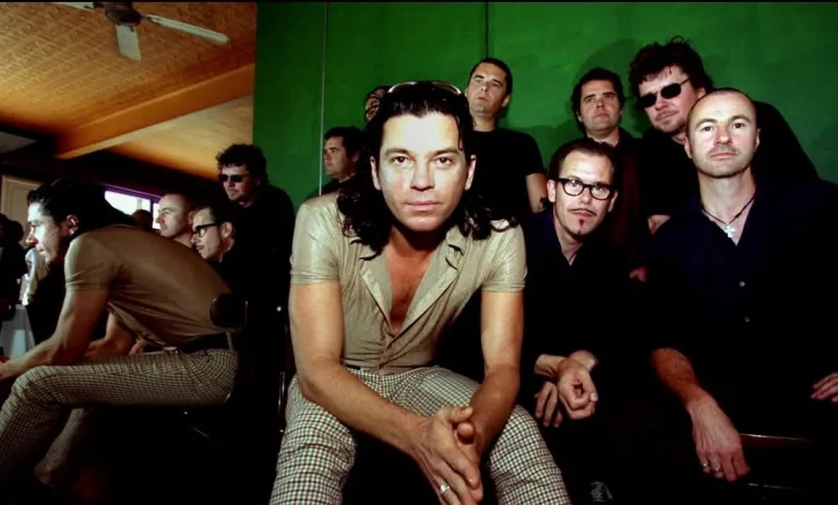 Goiânia recebe show de tributo a banda INXS