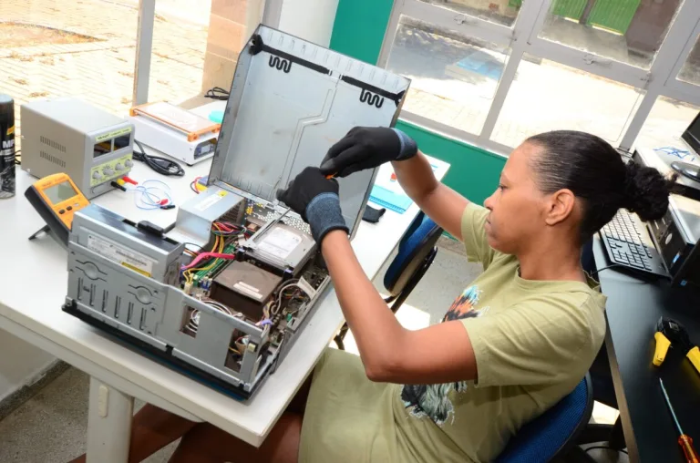 Goiás abre mais de 300 vagas em cursos gratuitos de tecnologia
