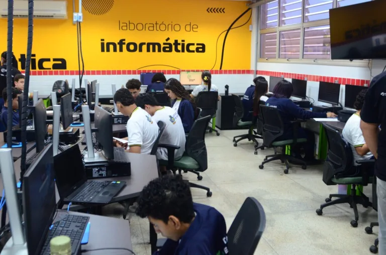 Goiás abre mais de 600 vagas em cursos técnicos gratuitos de nível médio